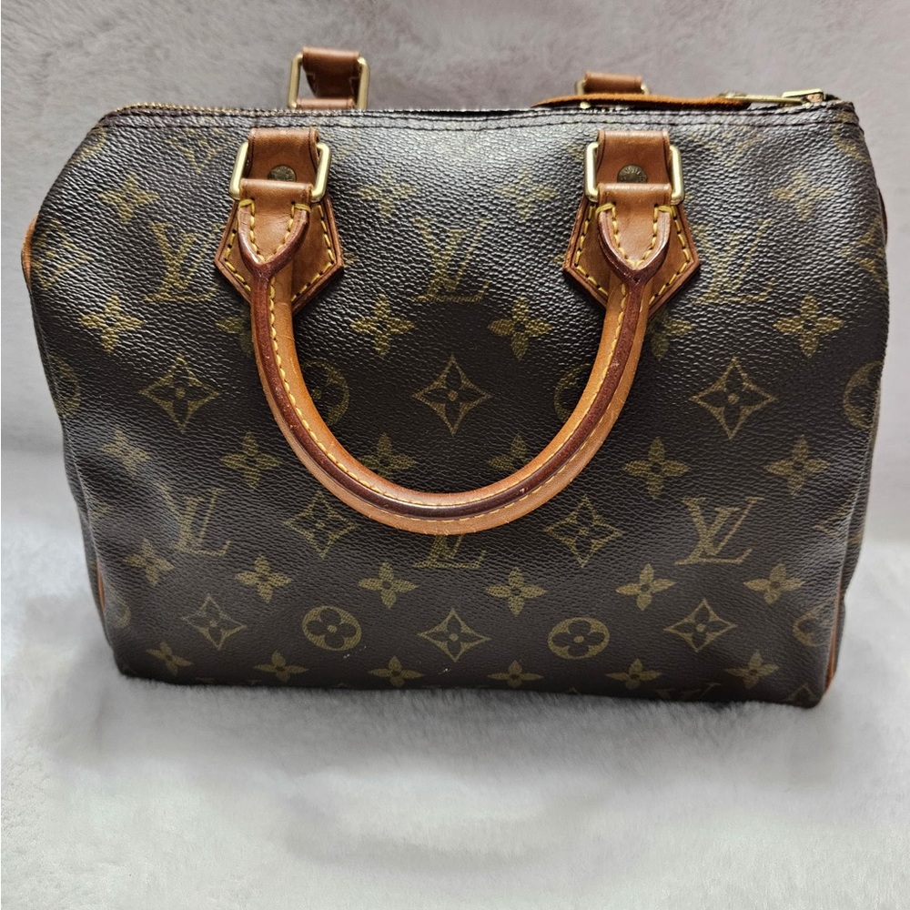 Louis Vuitton Monogram Speedy 25